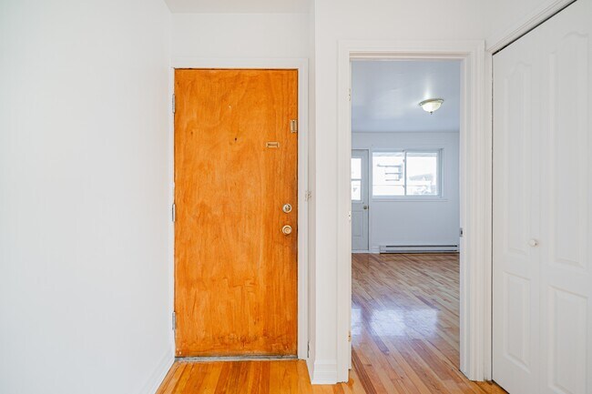 Building Photo - 4041 Rue Forest