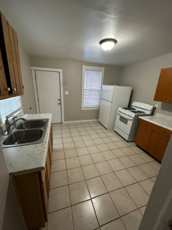 200 E ster St Unit A, Joliet, IL 60432 Room for Rent in Joliet, IL