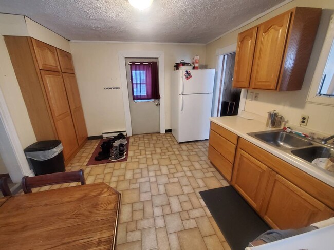 Kitchen - 1029 W Quincy St