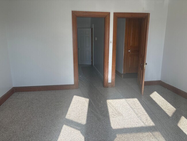 Foto del edificio - Spacious 2 Bedroom Apartment Near York Fai...