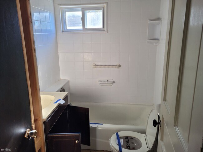 Building Photo - 4 br, 1 bath House - 1211 4th Avenue