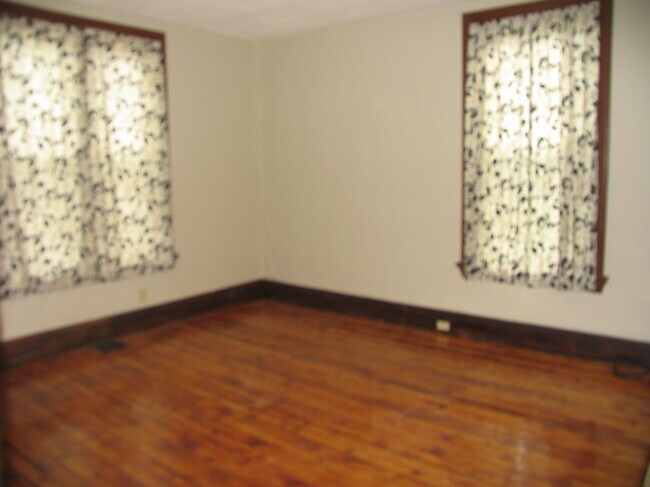 Building Photo - 2745 Norwood Ave