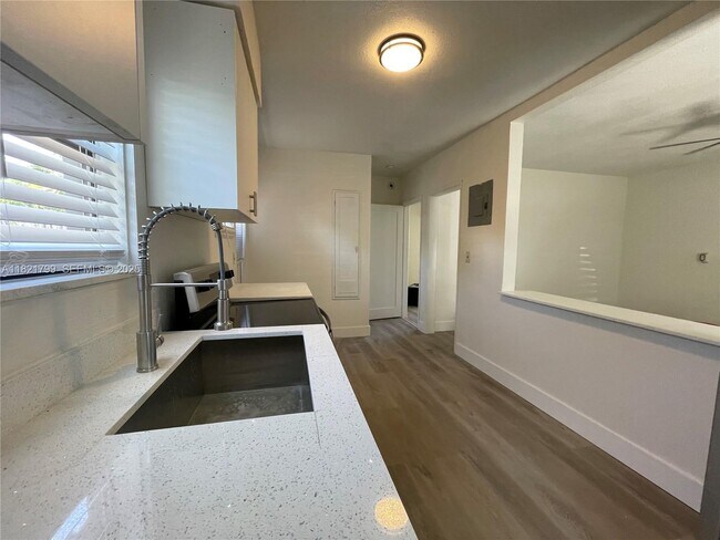 Foto del edificio - 126 NE 19th Ave