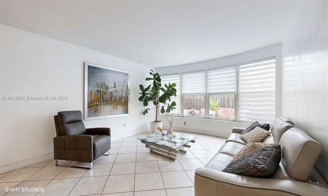 Foto del edificio - 6861 NW 107th Ct