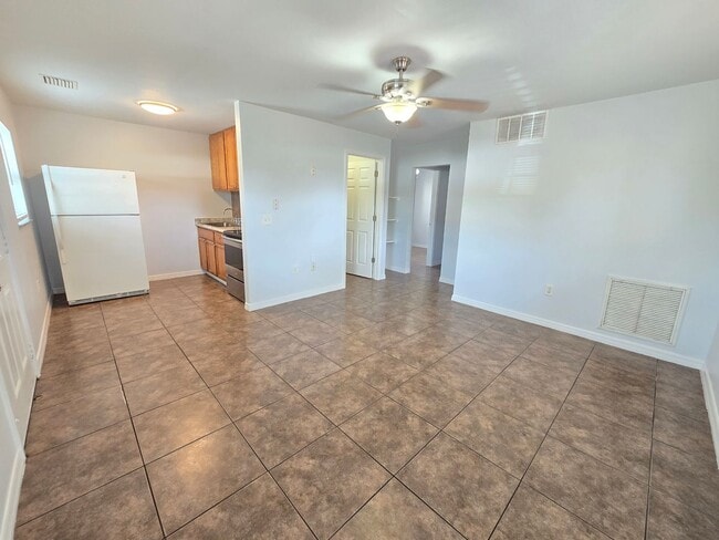 Building Photo - 2147 Dodge Ave