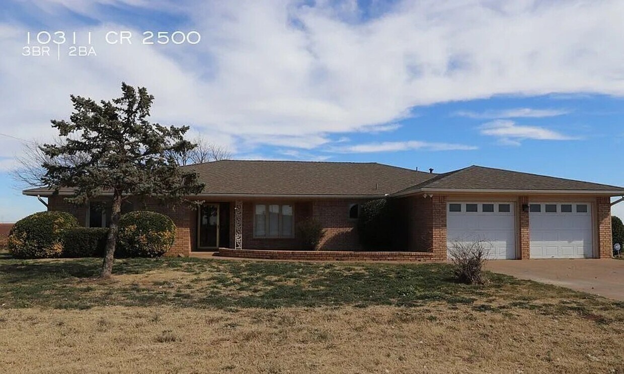 Primary Photo - Country Living! 3/2/2 with Basement! Avail...