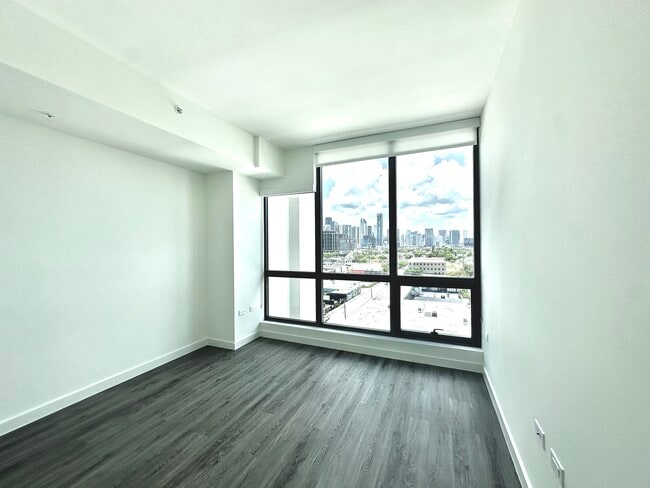 Building Photo - 130 NE 23rd St