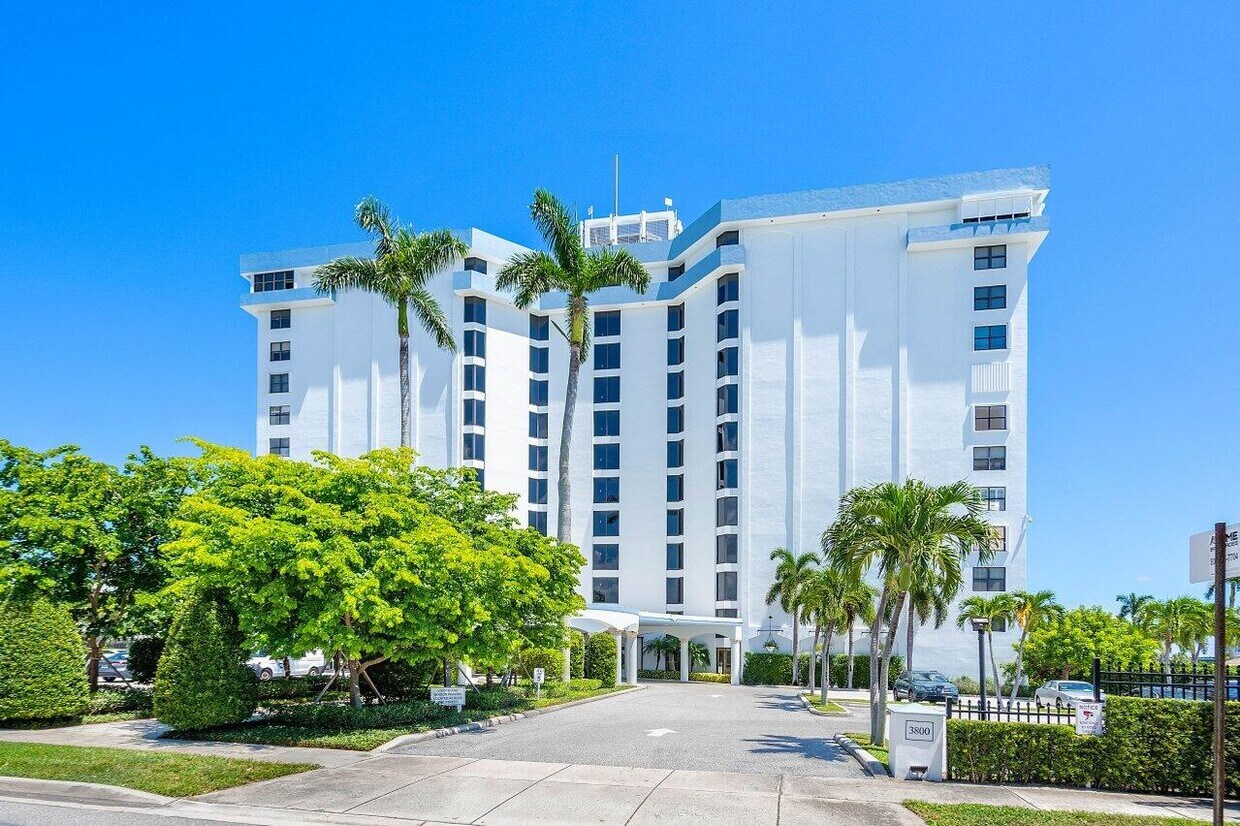 Foto principal - 3800 Washington Rd