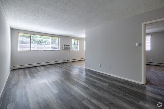 2 habitaciones, 1 baño - 926 pies cuadrados - Sala de estar - Brewster Place
