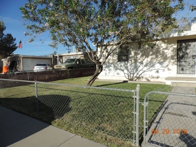 Building Photo - 337 N Warner St