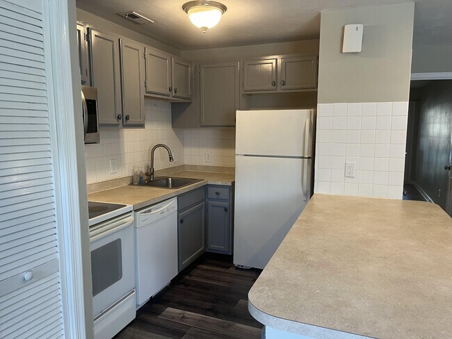 Foto del edificio - 3434 Clover Rd E