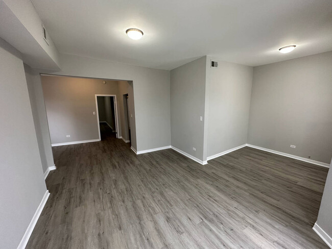 Building Photo - 6320 S Drexel Ave