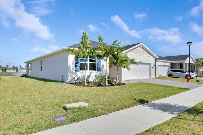 Building Photo - 8990 Dahlia Cir
