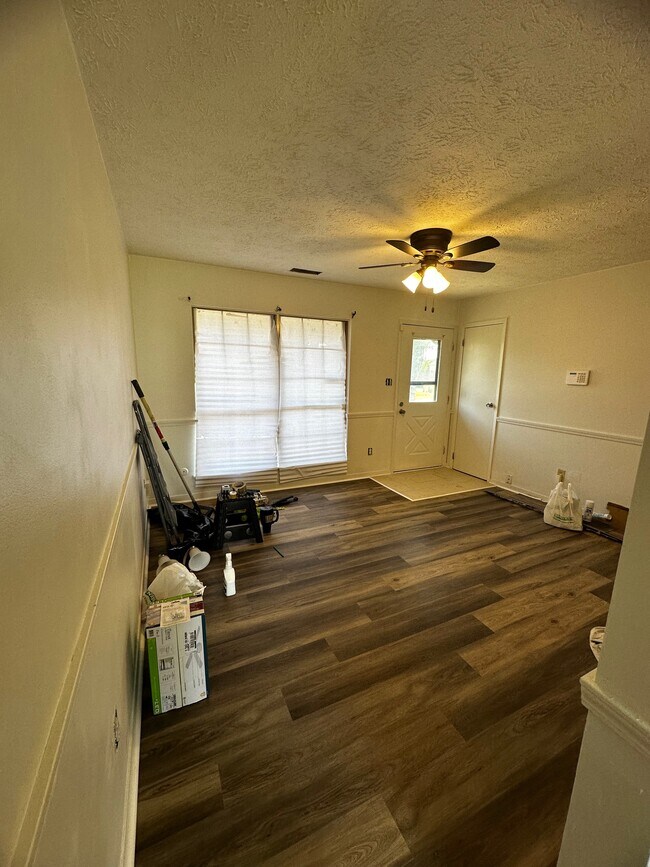 Building Photo - 4322 Phoenix Dr