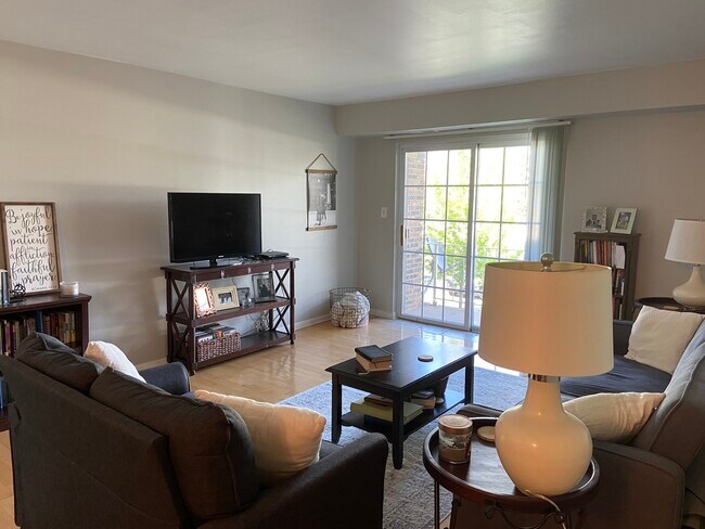 Foto del edificio - 1615 N Windsor Dr