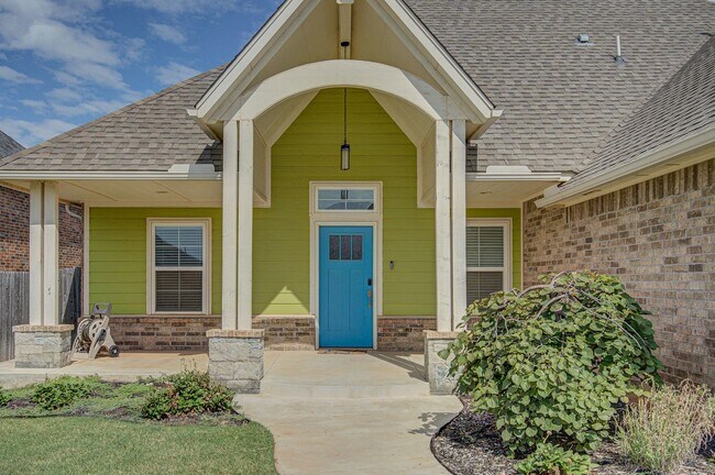 Building Photo - Beautiful Custom 3BD/1.5BTH Home In Moore ...