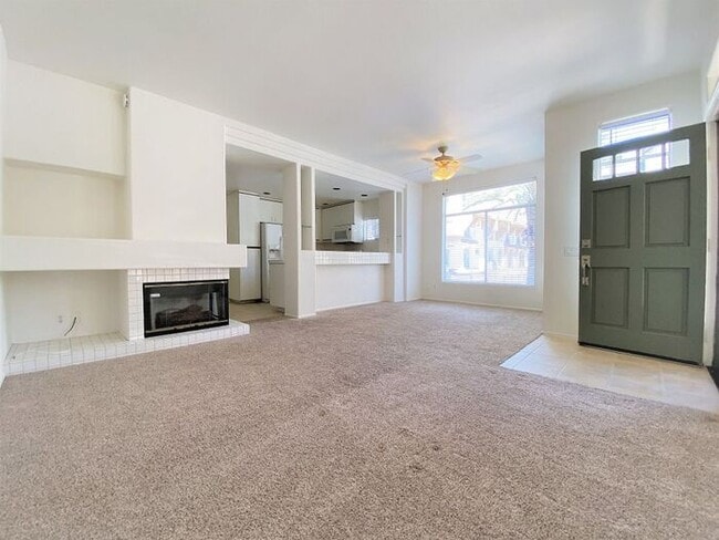 Foto del edificio - Desirable 2 Bedroom 2.5 Bathroom Townhome ...