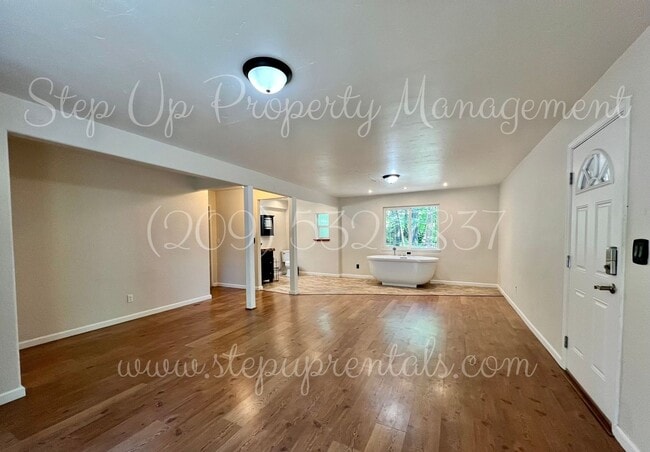 Building Photo - Rustic Modern 3 Bedroom Sanctuary with Designer Kitchen and Expansive Deck