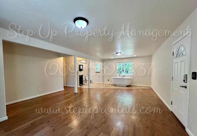 Foto del edificio - Rustic Modern 3 Bedroom Sanctuary with Designer Kitchen and Expansive Deck