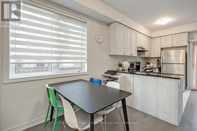 Photo du bâtiment - 3966 Koenig Rd