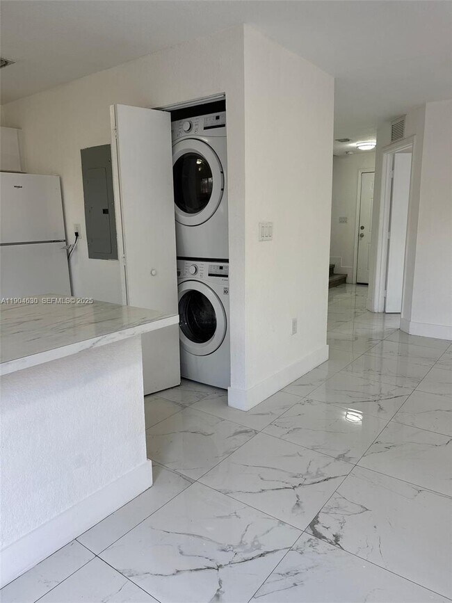 Foto del edificio - 618 SW 2nd Pl