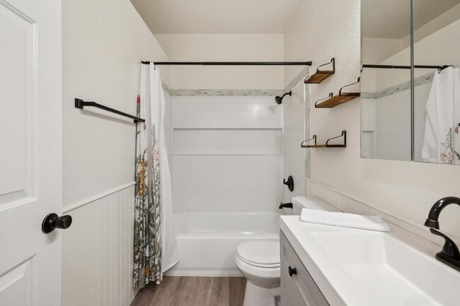 Building Photo - 240 Amesport Landing