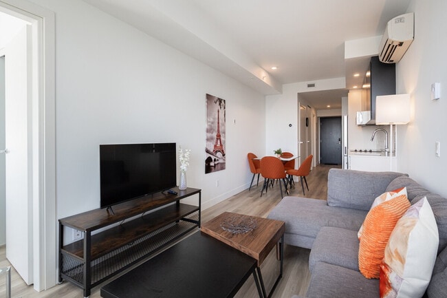 Building Photo - 1020 Rue de la Montagne