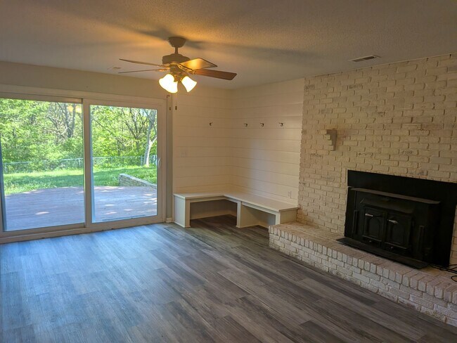 Foto del edificio - 7802 Rollingwood W Dr
