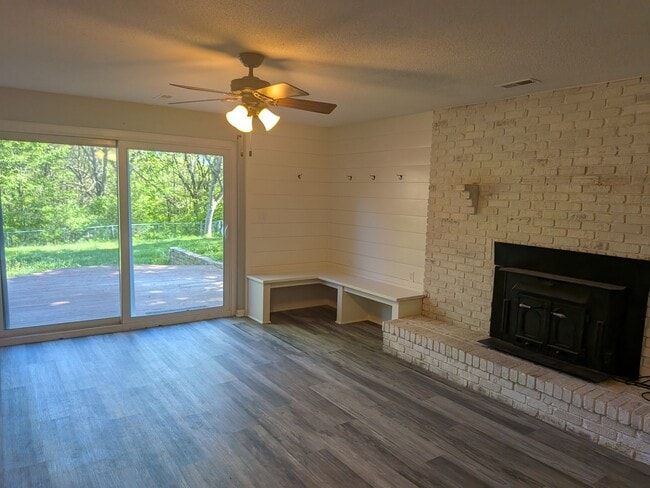 Building Photo - 7802 Rollingwood W Dr