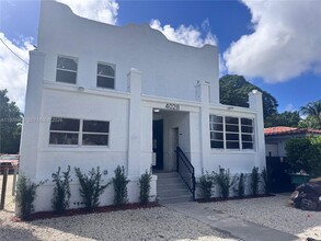 Building Photo - 4028 SW 11th St