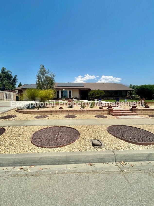 Primary Photo - 3 bed 2 bath single story pool home