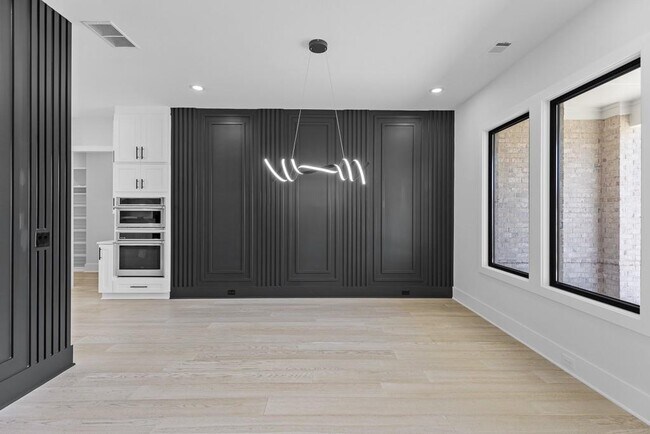 Foto del edificio - 555 Versailles Dr