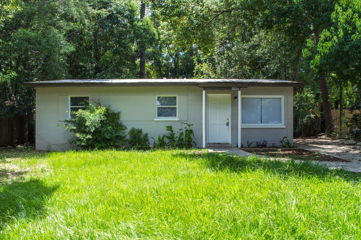 Foto principal - Cozy Home Off Lake Bradford!