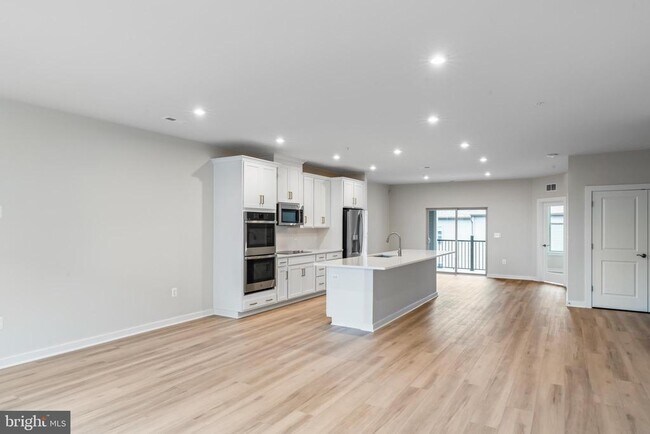 Foto del edificio - 2152 Glacier Rd