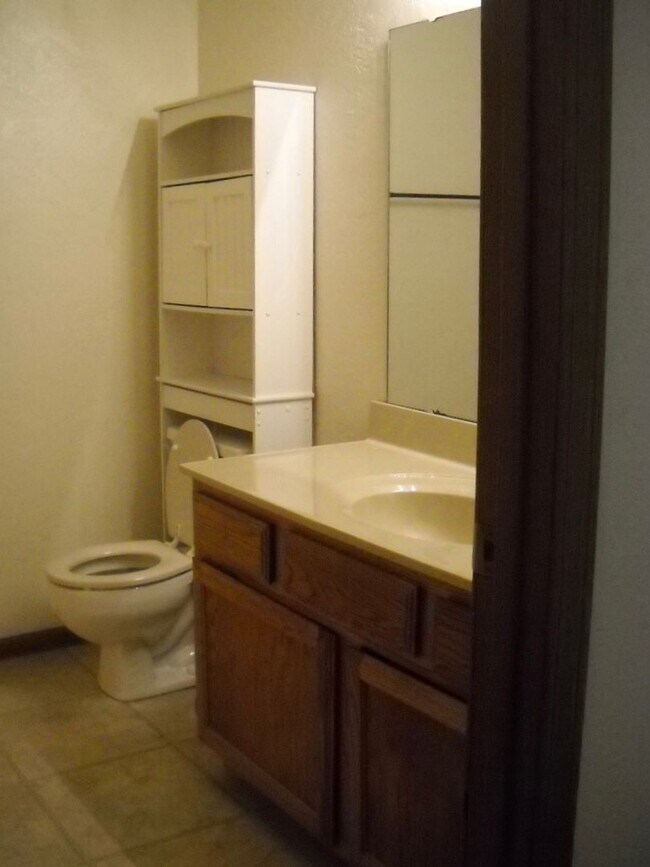 Foto del edificio - 3 BR, 2 BA, 2 Car Garage ranch home located near Horton Smith Golf Course & Nathaniel Greene Park.