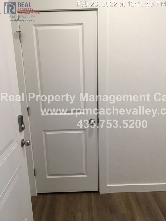 Building Photo - 461 W 40 S