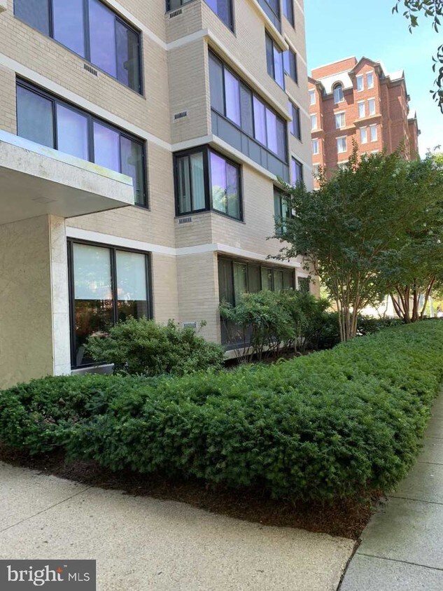 Primary Photo - 2030 F St NW