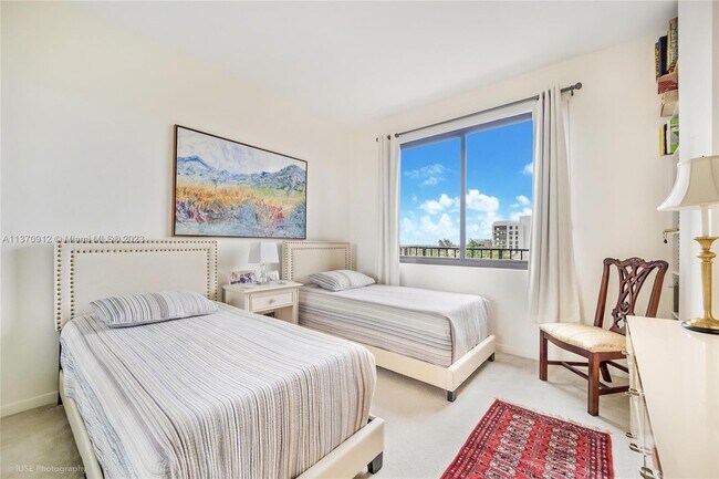 Foto del edificio - 151 Crandon Blvd