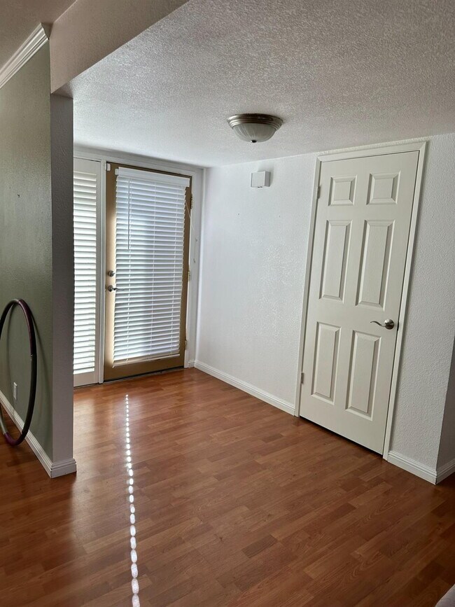 Foto del edificio - Fabulous condominium home on 6th Fairway of El Macero Country Club.