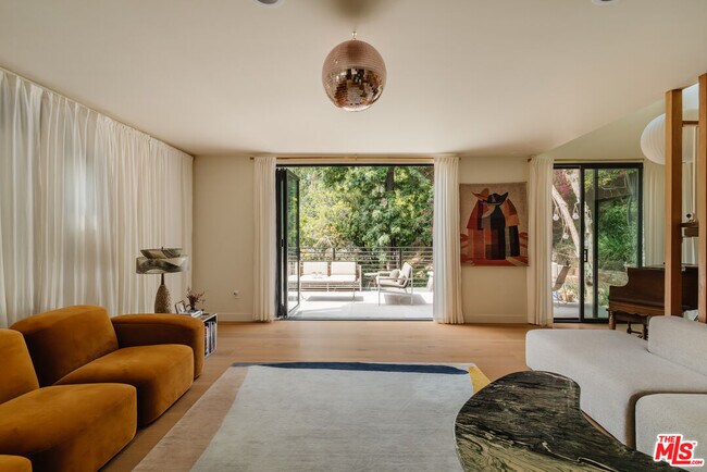 Foto del edificio - 12220 Benmore Terrace