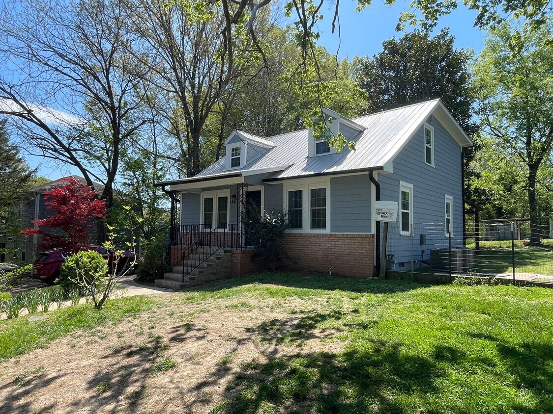 Building Photo - Walk to UNC campus! Newly Updated 4br 4ba ...