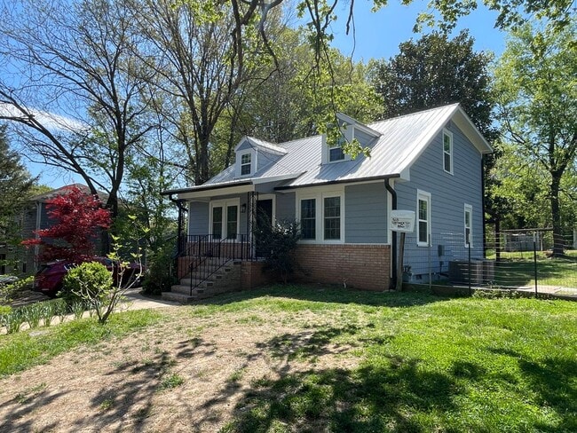 Photo - Walk to UNC campus! Newly Updated 4br 4ba ... House