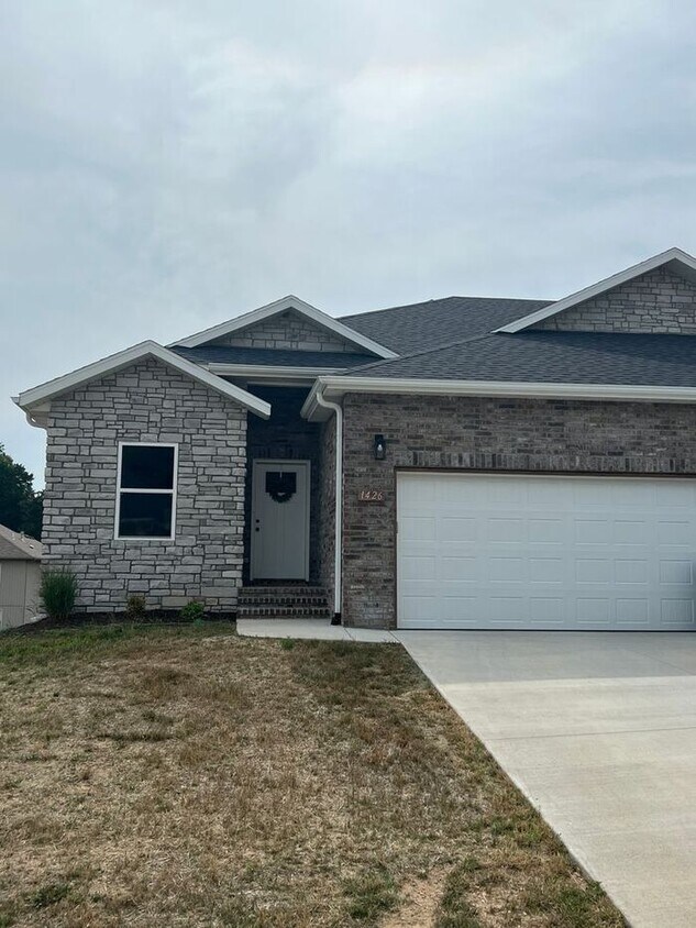 Beautiful OZARK DUPLEXES in Ozark built in... Townhome Rentals in