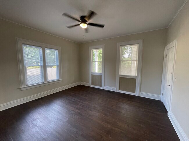 Living room - 9 Glen Arden Ln