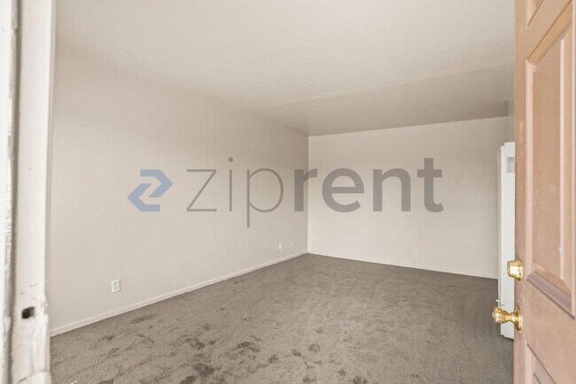 Building Photo - Unit 37