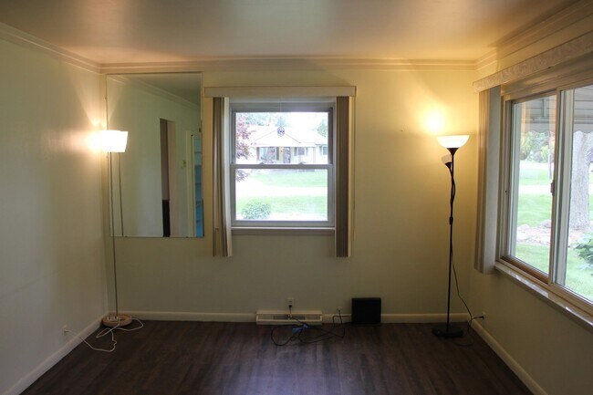 Building Photo - Available Now!!  Kearsley Schools!!