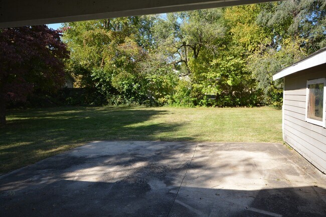 Foto del edificio - Recently Remodeled 4 Bedroom 1 Bathroom Av...