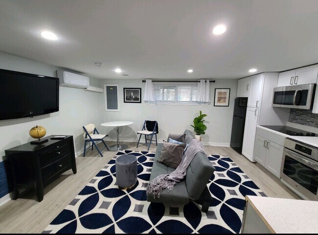 Building Photo - 312 19th St NE