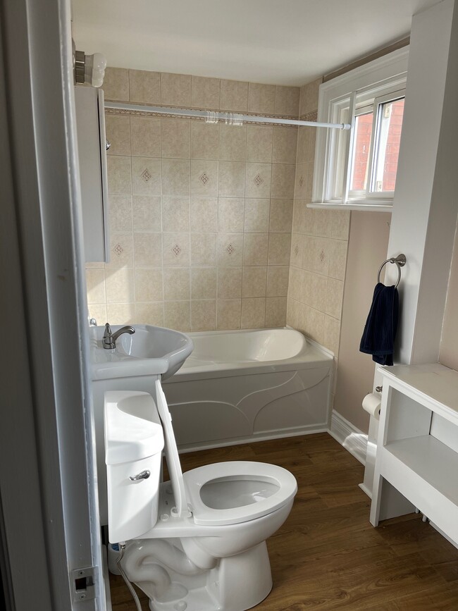 Building Photo - 5 Cleaveholm Dr