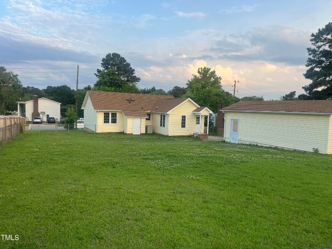 Building Photo - 404 Cardinal Dr